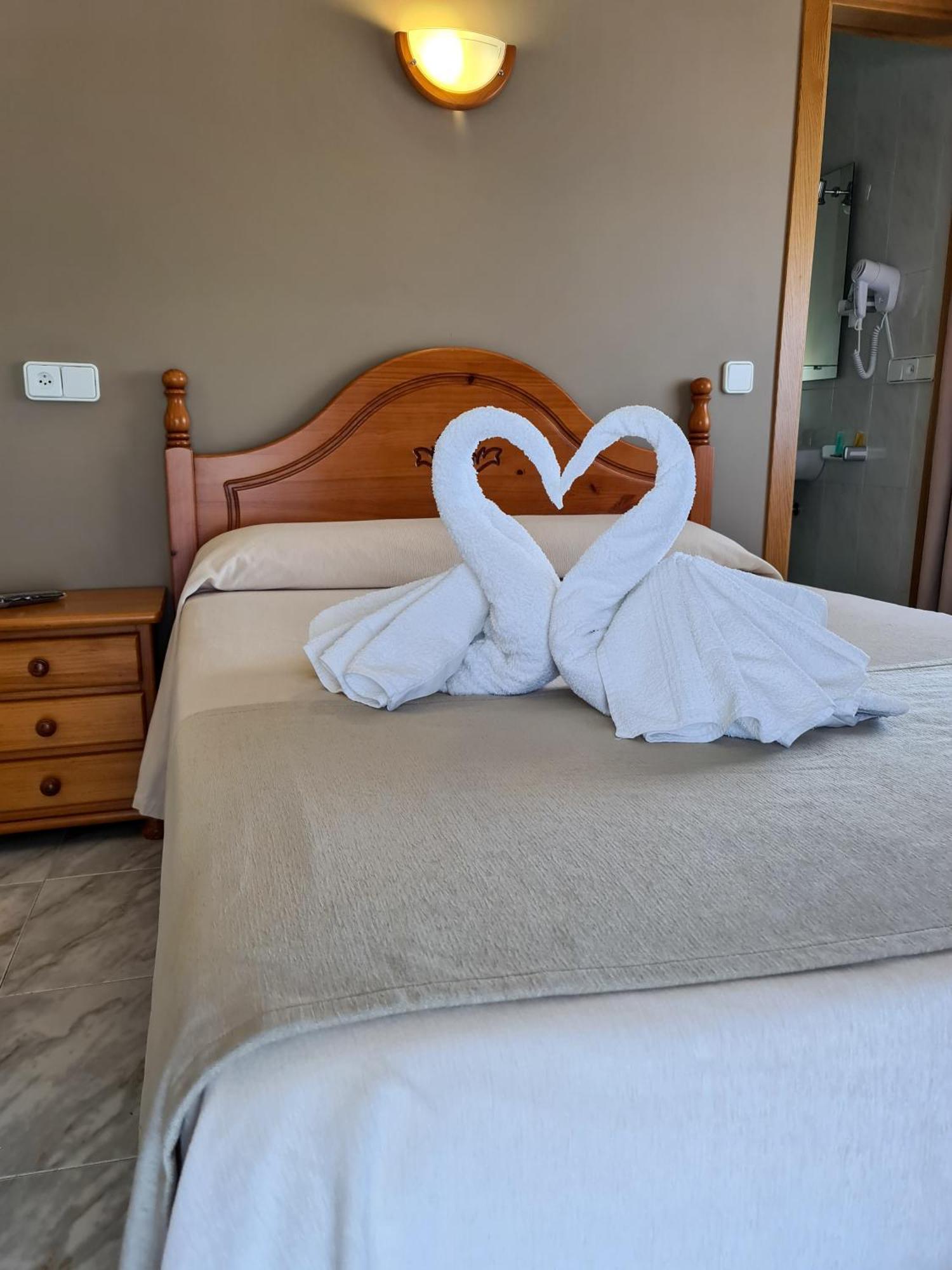 Pension Residencia Cecilia Aios Екстер'єр фото
